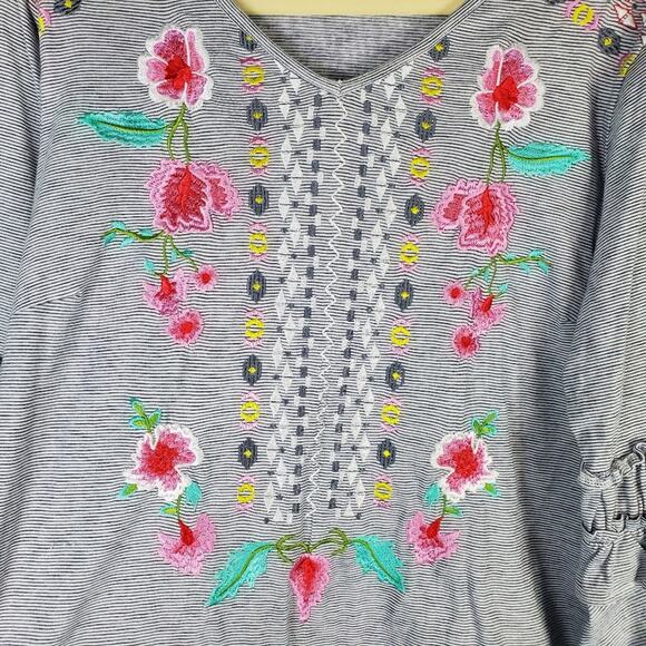 Bleu Bayou Gray Boho Embroidered Ruffle Tassel Top Size Medium - Picture 5 of 7